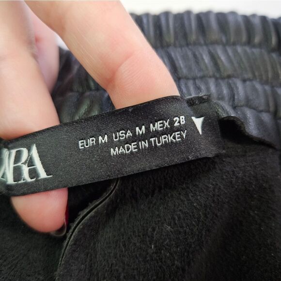 NWT ZARA High Rise Faux Leather Pull On Elastic Waist Soft Black Joggers Pants M - Picture 5 of 8